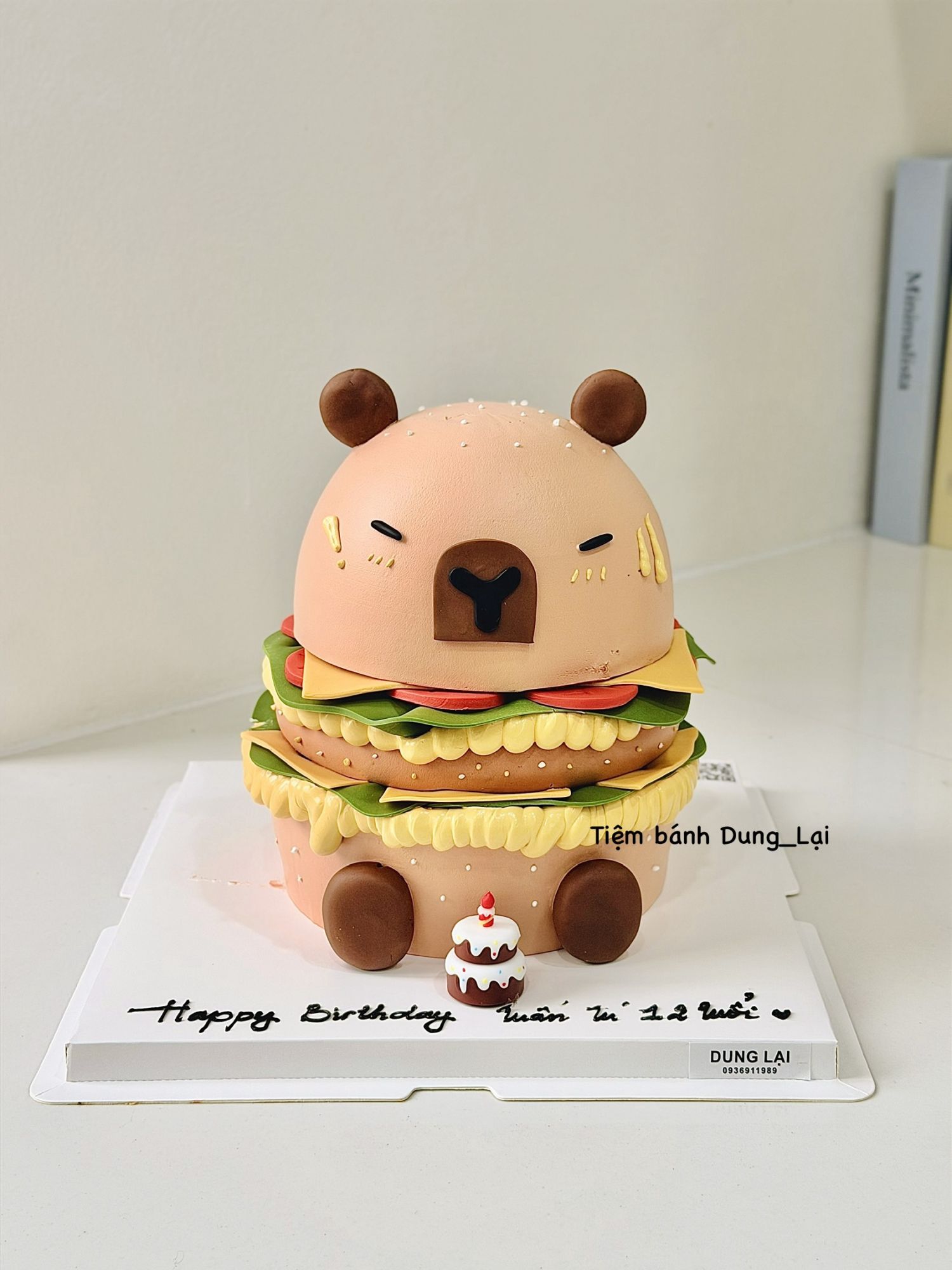 Bánh tạo hình capybara hambuger