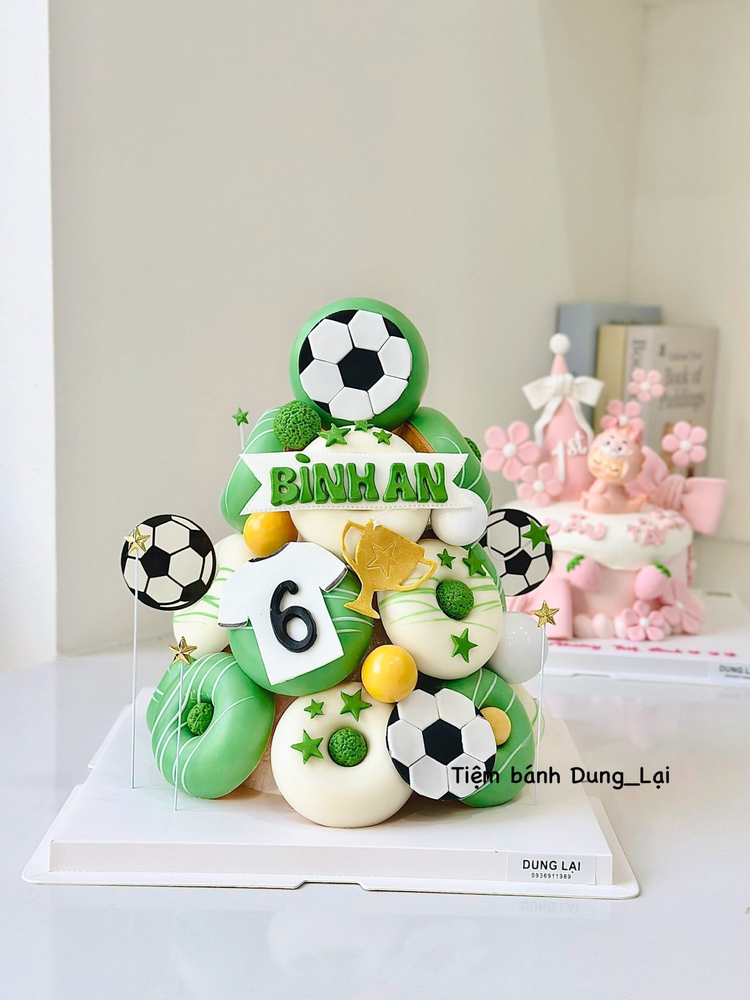 Tháp donut bóng đá nhỏ