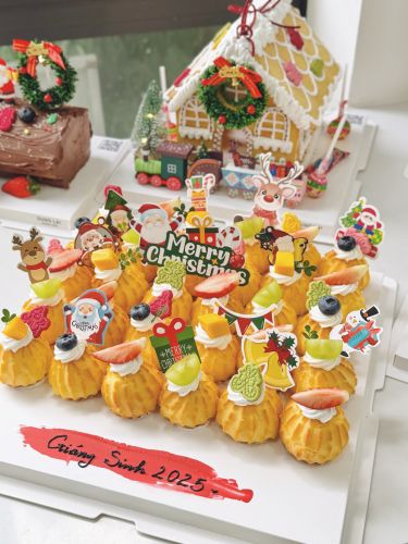 Set su kem giáng sinh 30c, Bánh Sinh Nhật Set bánh, Bánh Sinh Nhật su kem, Bánh Sinh Nhật giáng sinh - Bánh Sinh Nhật Long Biên