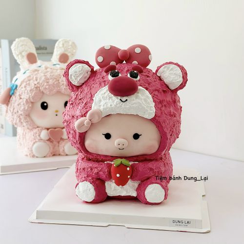 Bánh tạo hình heo mặc áo gấu dâu, Bánh Sinh Nhật Tạo hình, Bánh Sinh Nhật heo, Bánh Sinh Nhật gấu dâu, Bánh Sinh Nhật bé gái - Bánh Sinh Nhật Long Biên