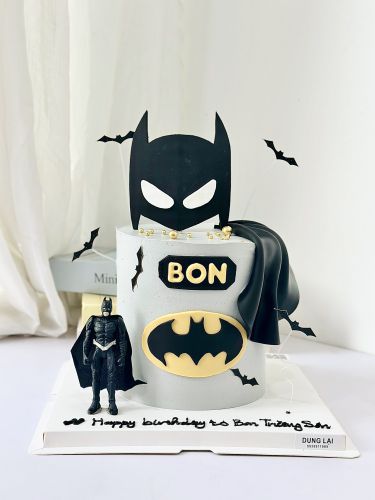 Bánh người dơi sz 16 dáng cao, Bánh Sinh Nhật Người dơi, Bánh Sinh Nhật batman, Bánh Sinh Nhật bé trai - Bánh Sinh Nhật Long Biên