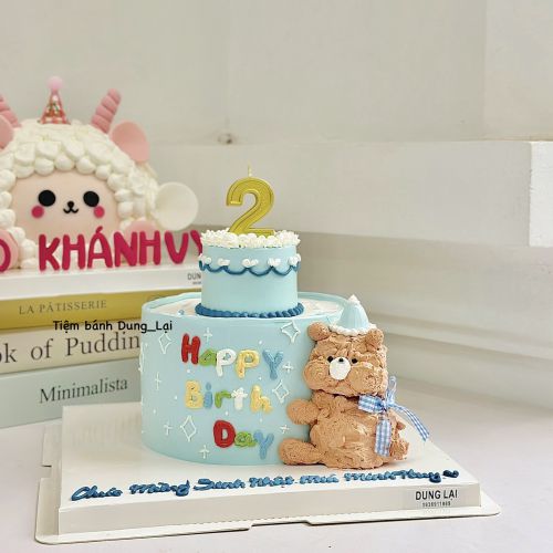 Bánh 2 tầng nhỏ gấu ôm bánh