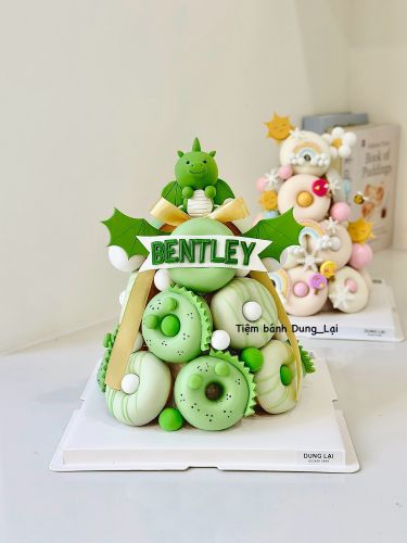 Tháp donut khủng long nhỏ, Bánh Sinh Nhật Tháp donut, Bánh Sinh Nhật donut, Bánh Sinh Nhật khủng long, Bánh Sinh Nhật bé trai - Bánh Sinh Nhật Long Biên
