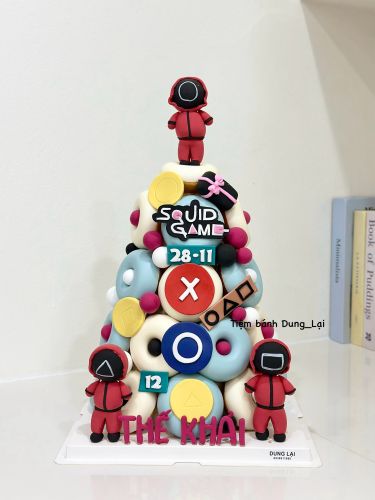 Tháp bánh donut squid game