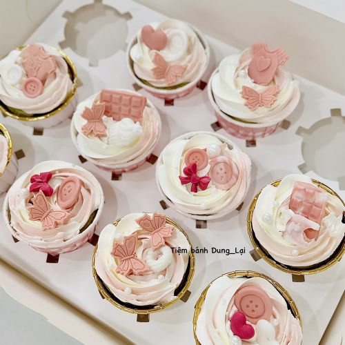 Cupcake tone trắng hồng nặn theo chủ đề có nhân hoa quả, Bánh Sinh Nhật bé gái, Bánh Sinh Nhật cupcake, Bánh Sinh Nhật bánh tiệc, Bánh Sinh Nhật tiệc - Bánh Sinh Nhật Long Biên