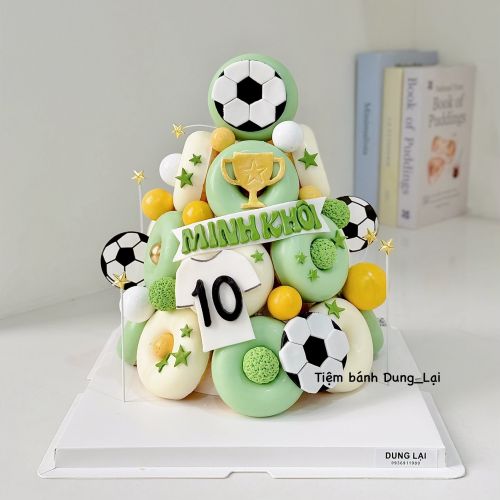 Tháp bánh donut bóng đá