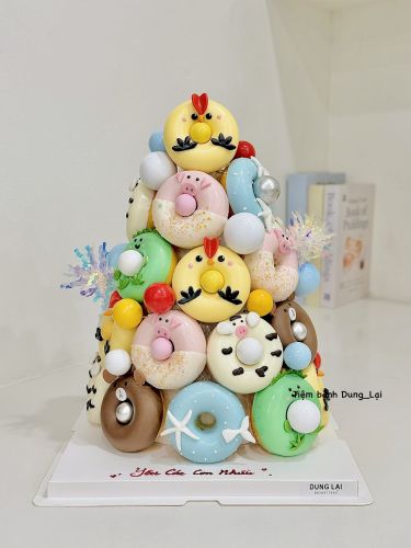 Tháp bánh donut tạo hình 24c - Tháp Donut