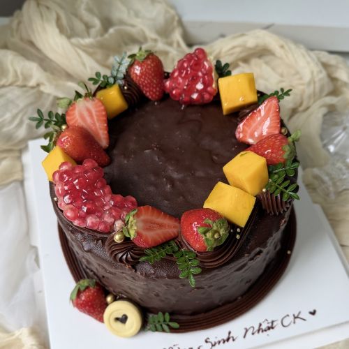 Bánh whipping choco dâu pudding dừa phủ chocolate hạnh nhân sz 20
