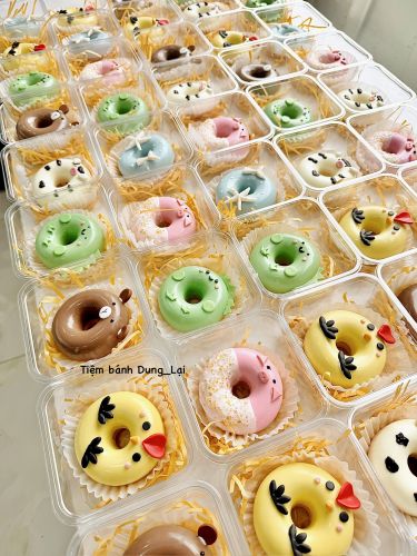 Donut nhúng socola tạo hình, Bánh Sinh Nhật Donut, Bánh Sinh Nhật tạo hình, Bánh Sinh Nhật bé trai, Bánh Sinh Nhật bé gái - Bánh Sinh Nhật Long Biên