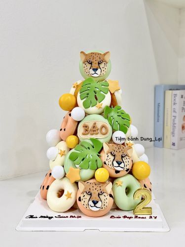 Tháp bánh donut con báo 24b