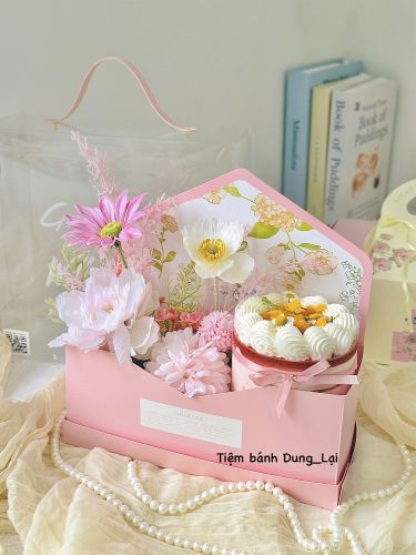 Set hộp xách hoa và bánh 8.3, Bánh Sinh Nhật Set bánh, Bánh Sinh Nhật 8.3, Bánh Sinh Nhật hoa và bánh, Bánh Sinh Nhật bánh và hoa - Bánh Sinh Nhật Long Biên