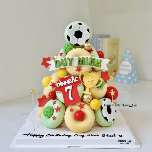 Tháp bánh donut bóng đá Việt Nam 17b