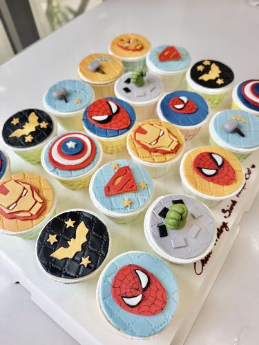 Set bánh cupcake avengers 20c có nhân hoa quả - Bé trai