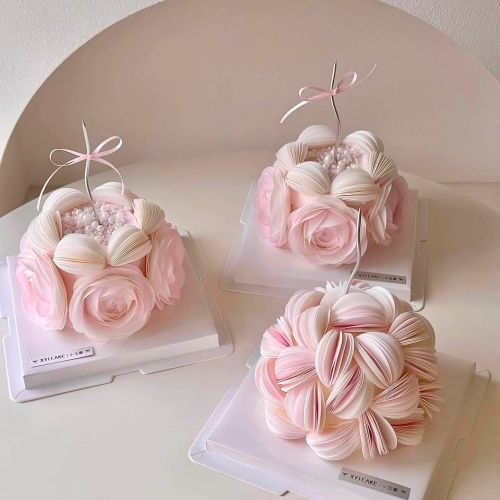 Bánh hoa giấy gạo nghệ thuật tone hồng sz 16 - Bé gái