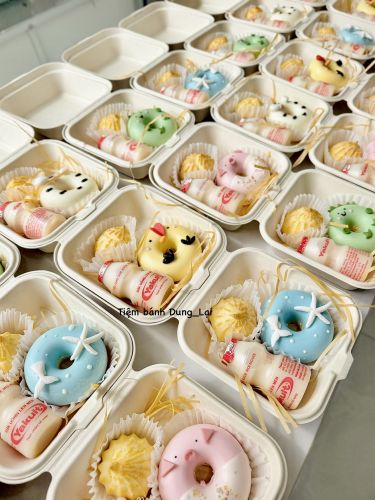 Set bánh donut tại hình, yakul, su kem - Bé trai