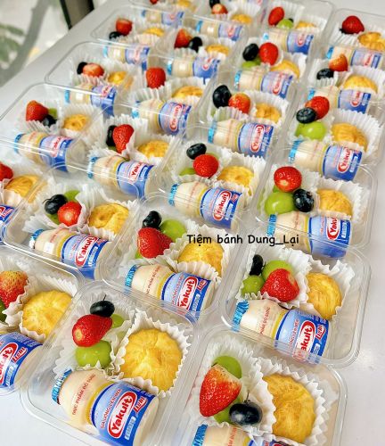Set bánh su kem, hoa quả, yakul - Bé trai