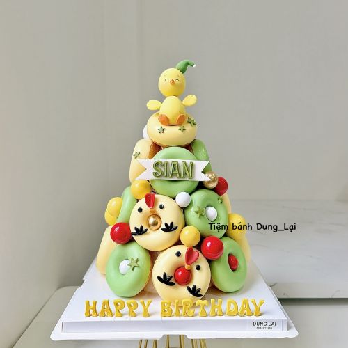 Tháp bánh donut bé gà 18b